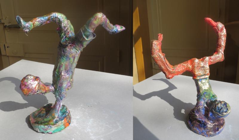 Mise en couleur de petites sculptures en plâtre